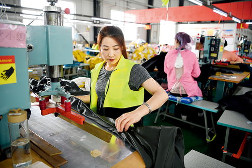 閩寧探路脫貧后協作 從服裝加工看東西部協作新機制